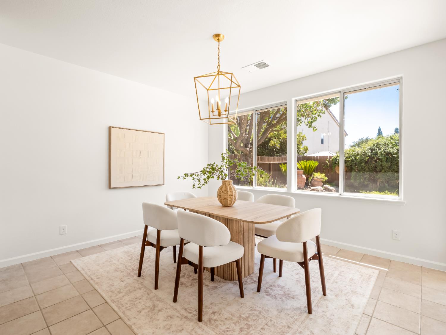 2711 E Shea Dr, Fresno, CA 93720