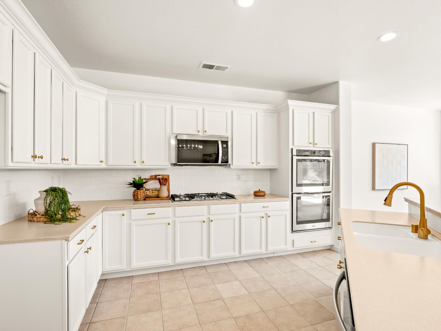 2711 E Shea Dr, Fresno, CA 93720