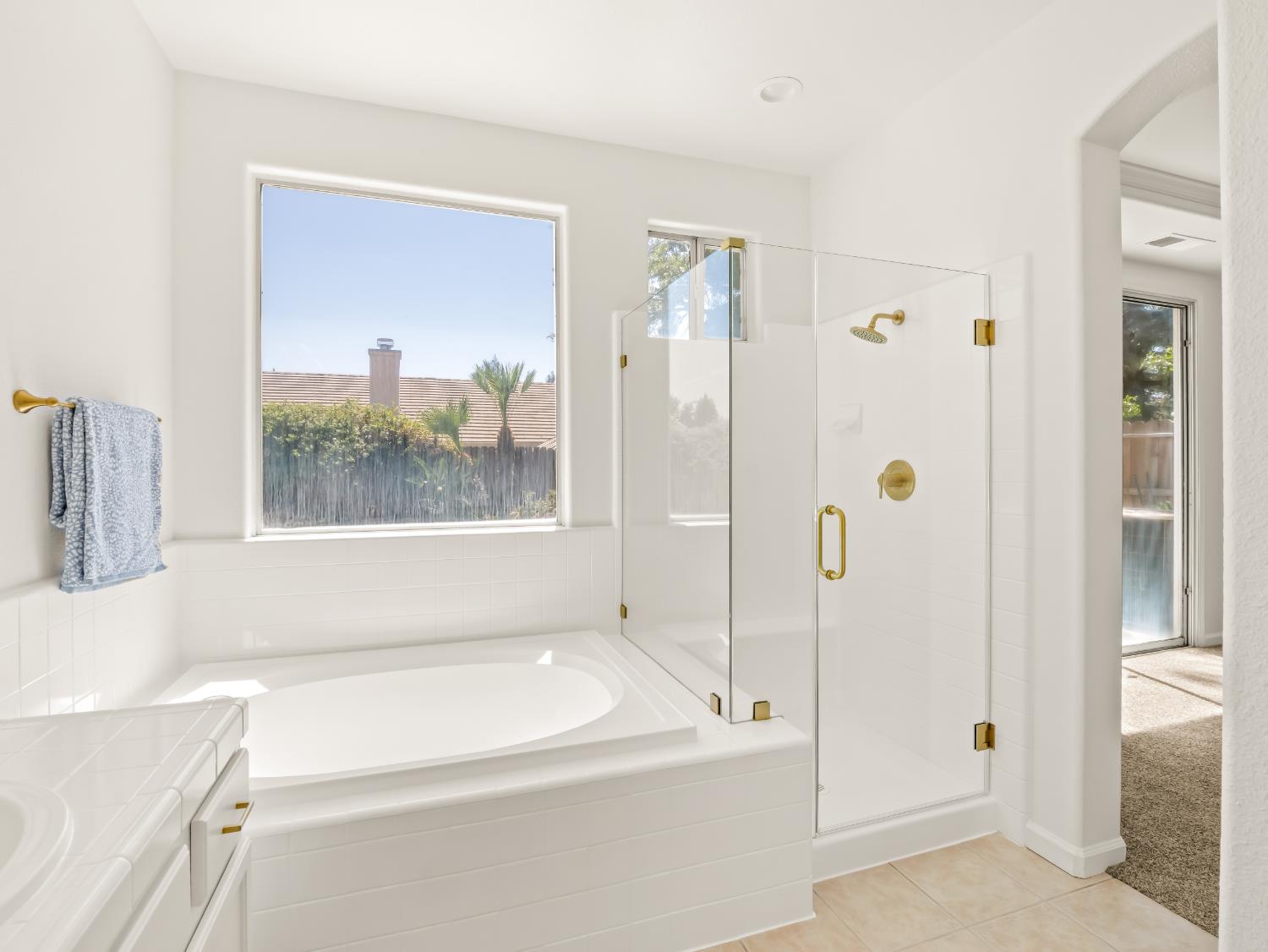 2711 E Shea Dr, Fresno, CA 93720