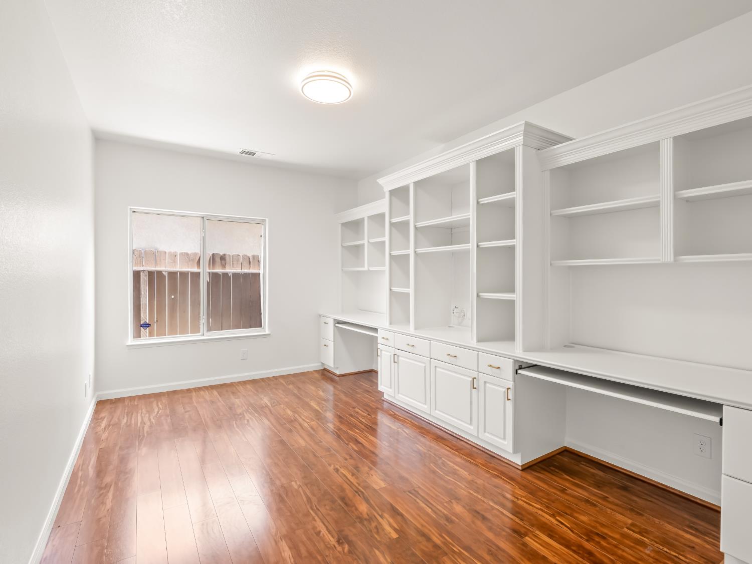 2711 E Shea Dr, Fresno, CA 93720