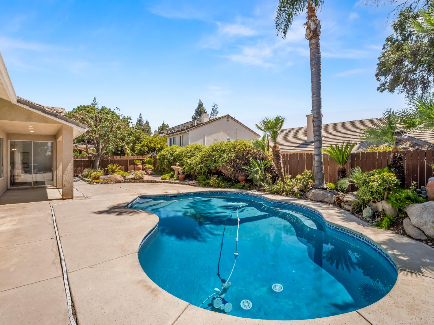 2711 E Shea Dr, Fresno, CA 93720