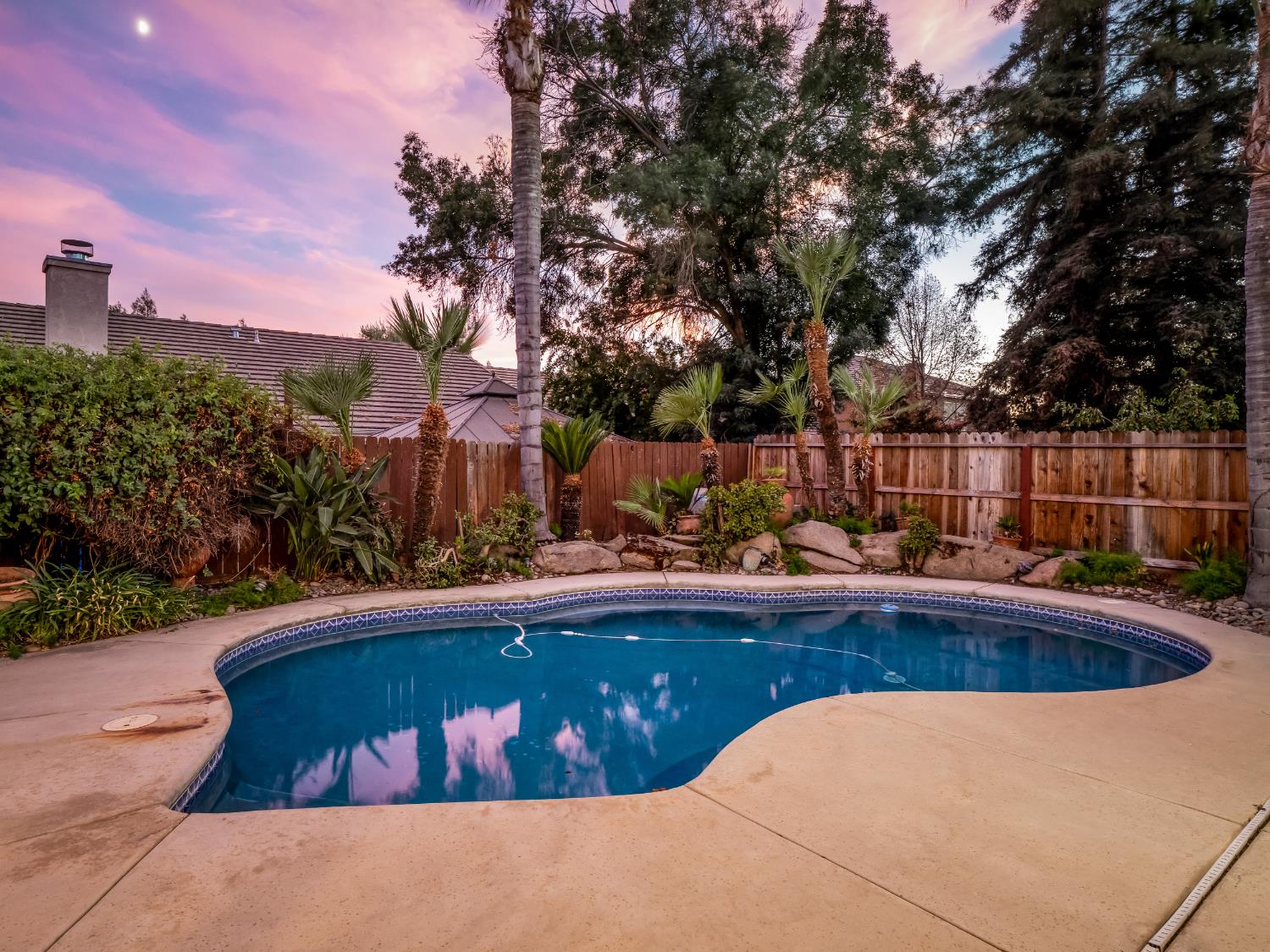 2711 E Shea Dr, Fresno, CA 93720
