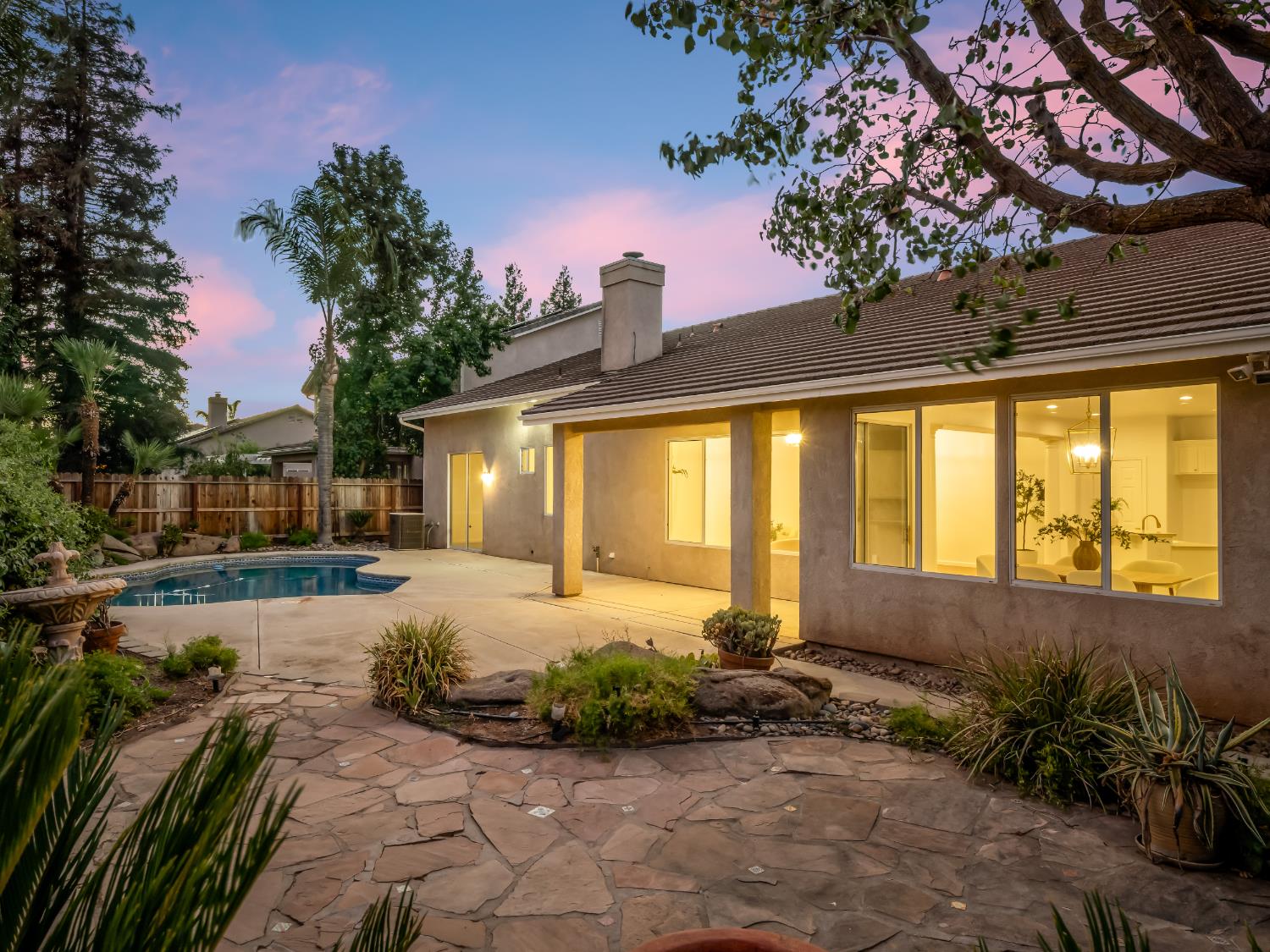 2711 E Shea Dr, Fresno, CA 93720