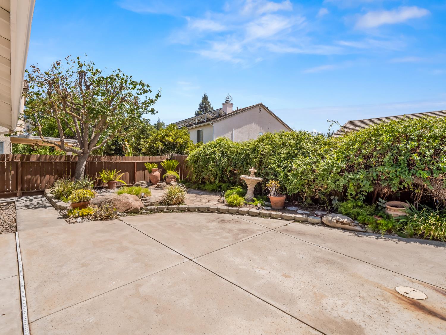 2711 E Shea Dr, Fresno, CA 93720
