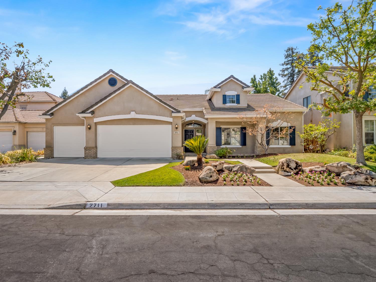 2711 E Shea Dr, Fresno, CA 93720