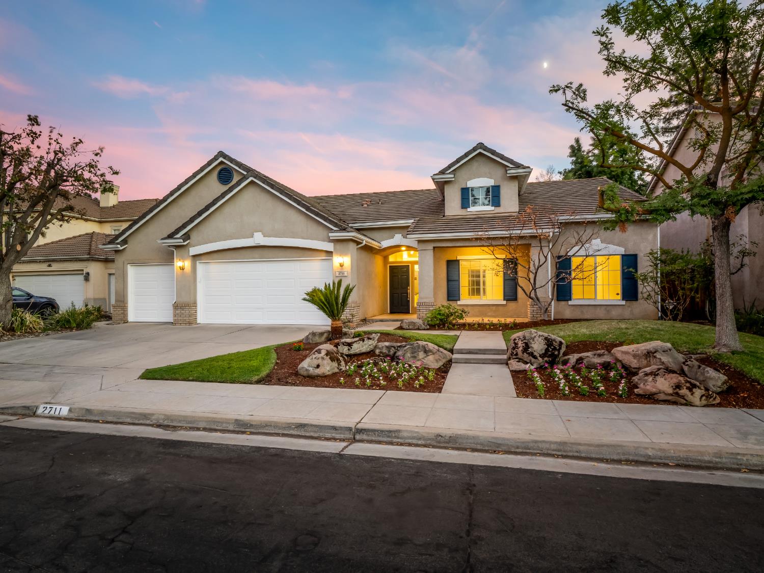2711 E Shea Dr, Fresno, CA 93720