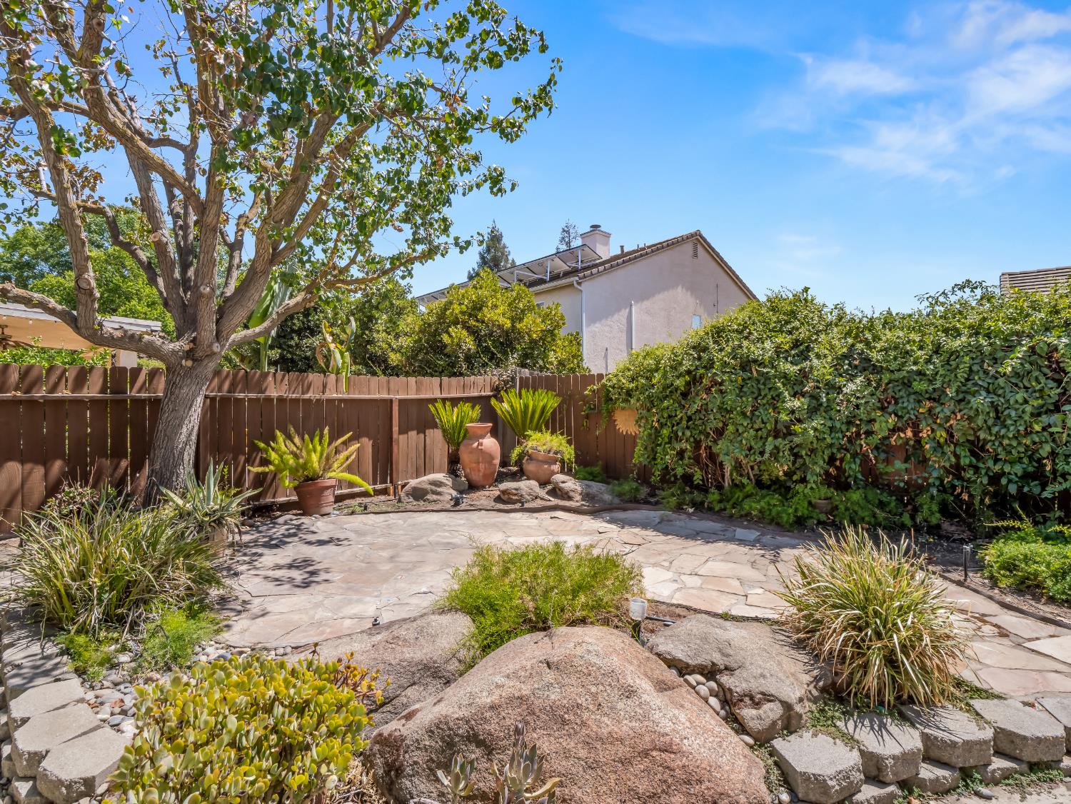 2711 E Shea Dr, Fresno, CA 93720