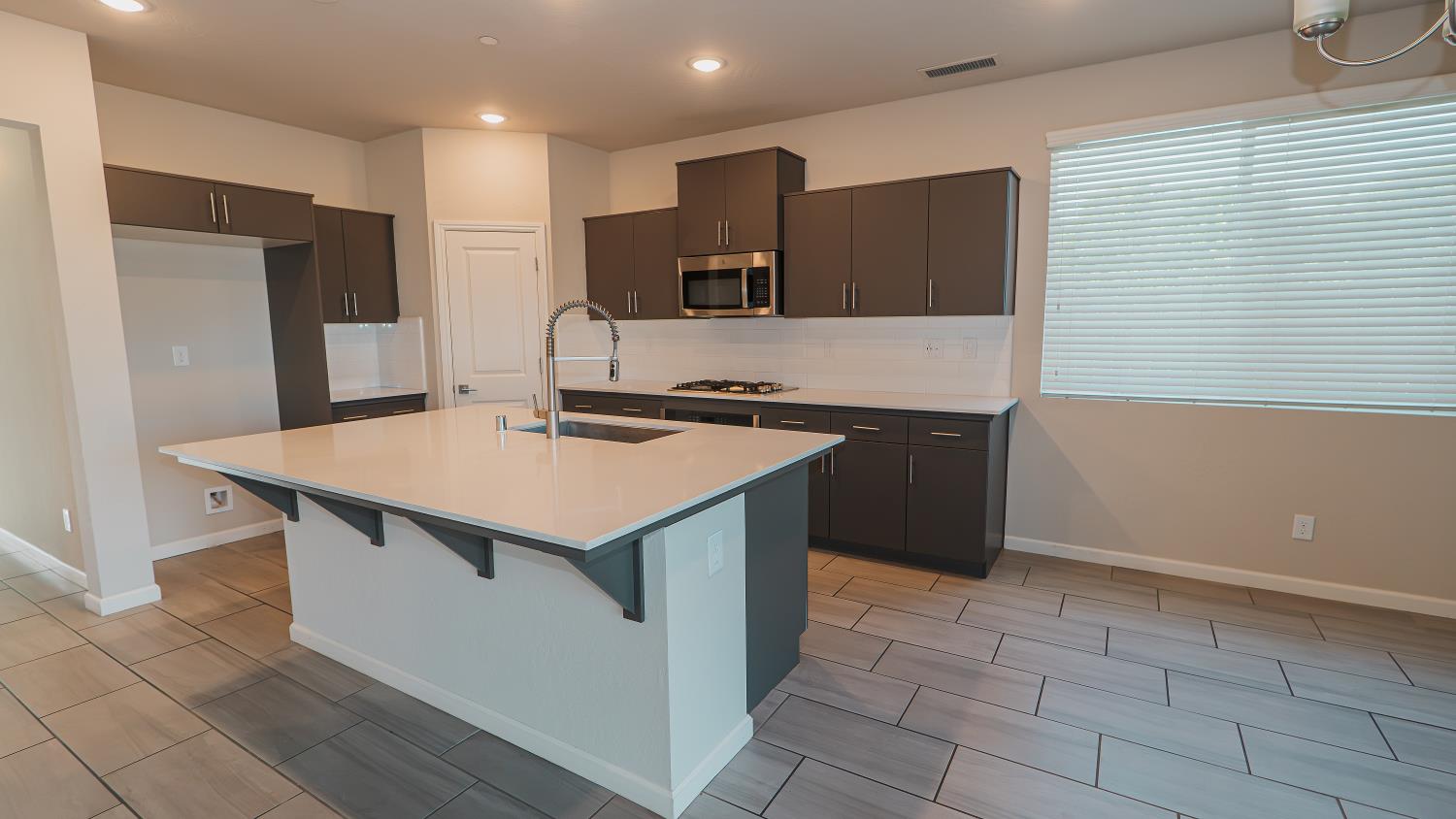 3335 Las Rosas Ave, Clovis, CA 93619