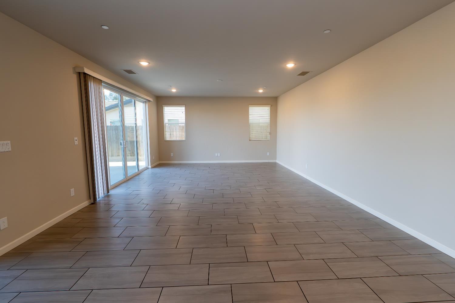3335 Las Rosas Ave, Clovis, CA 93619