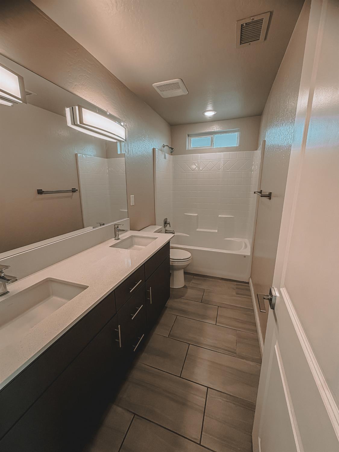 3335 Las Rosas Ave, Clovis, CA 93619