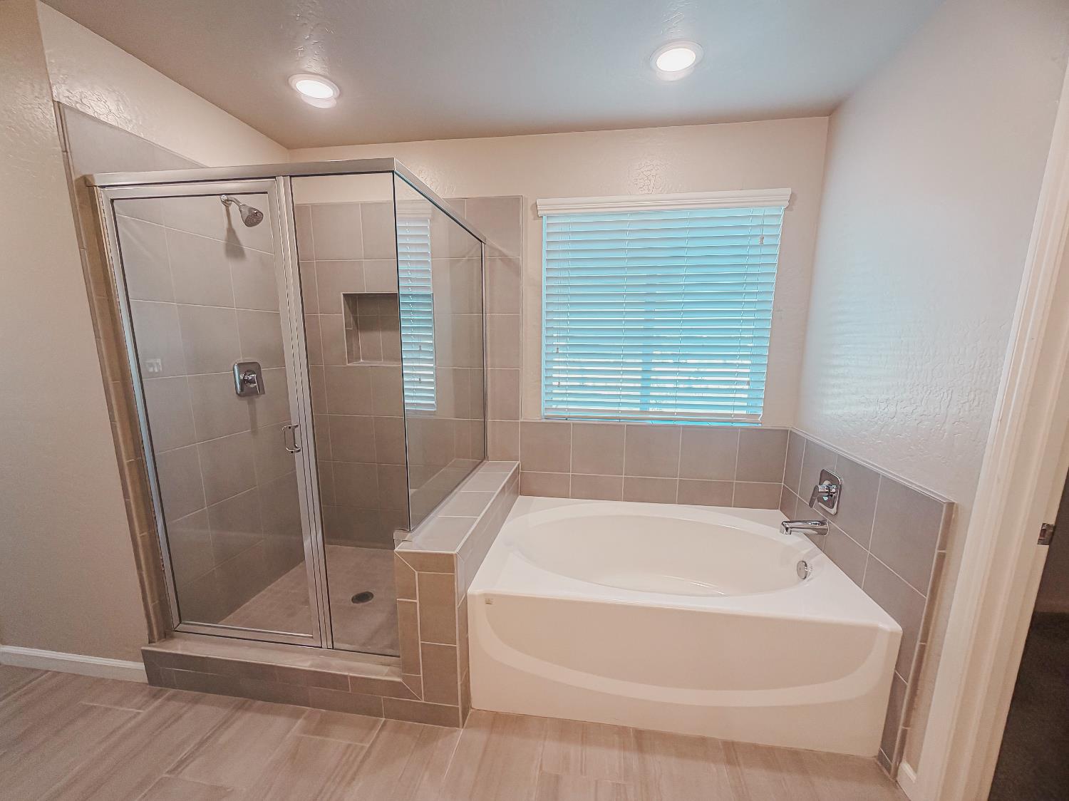 3335 Las Rosas Ave, Clovis, CA 93619