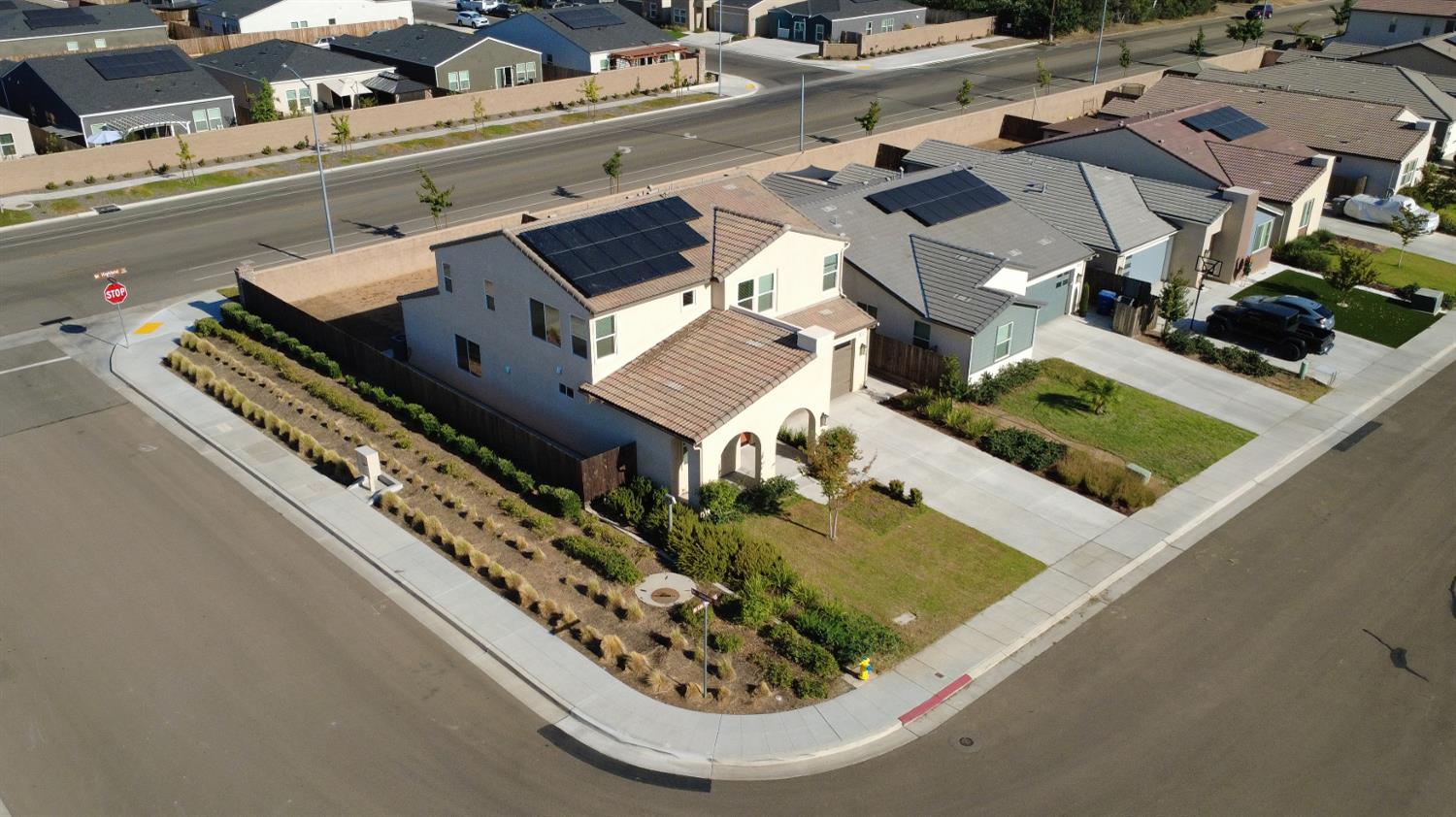 3335 Las Rosas Ave, Clovis, CA 93619