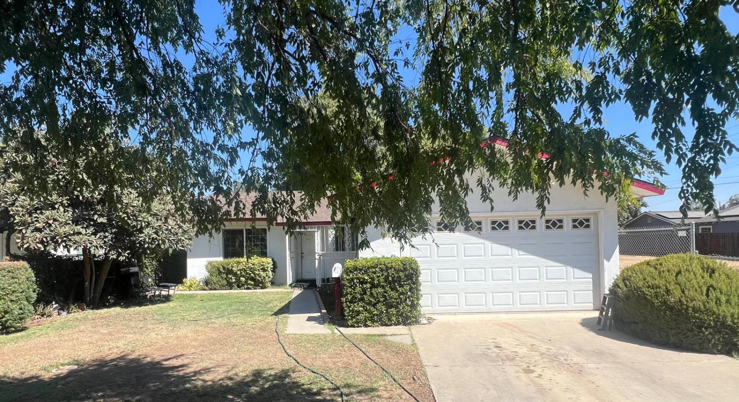 1029 E Cortland Ave, Fresno, CA 93704