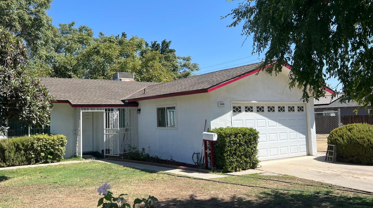 1029 E Cortland Ave, Fresno, CA 93704