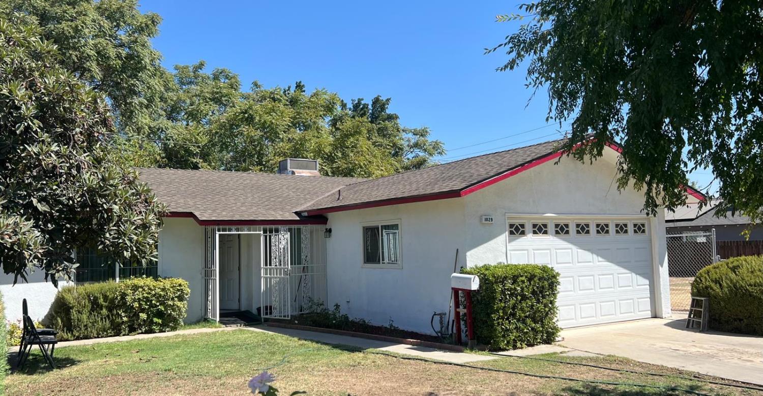 1029 E Cortland Ave, Fresno, CA 93704