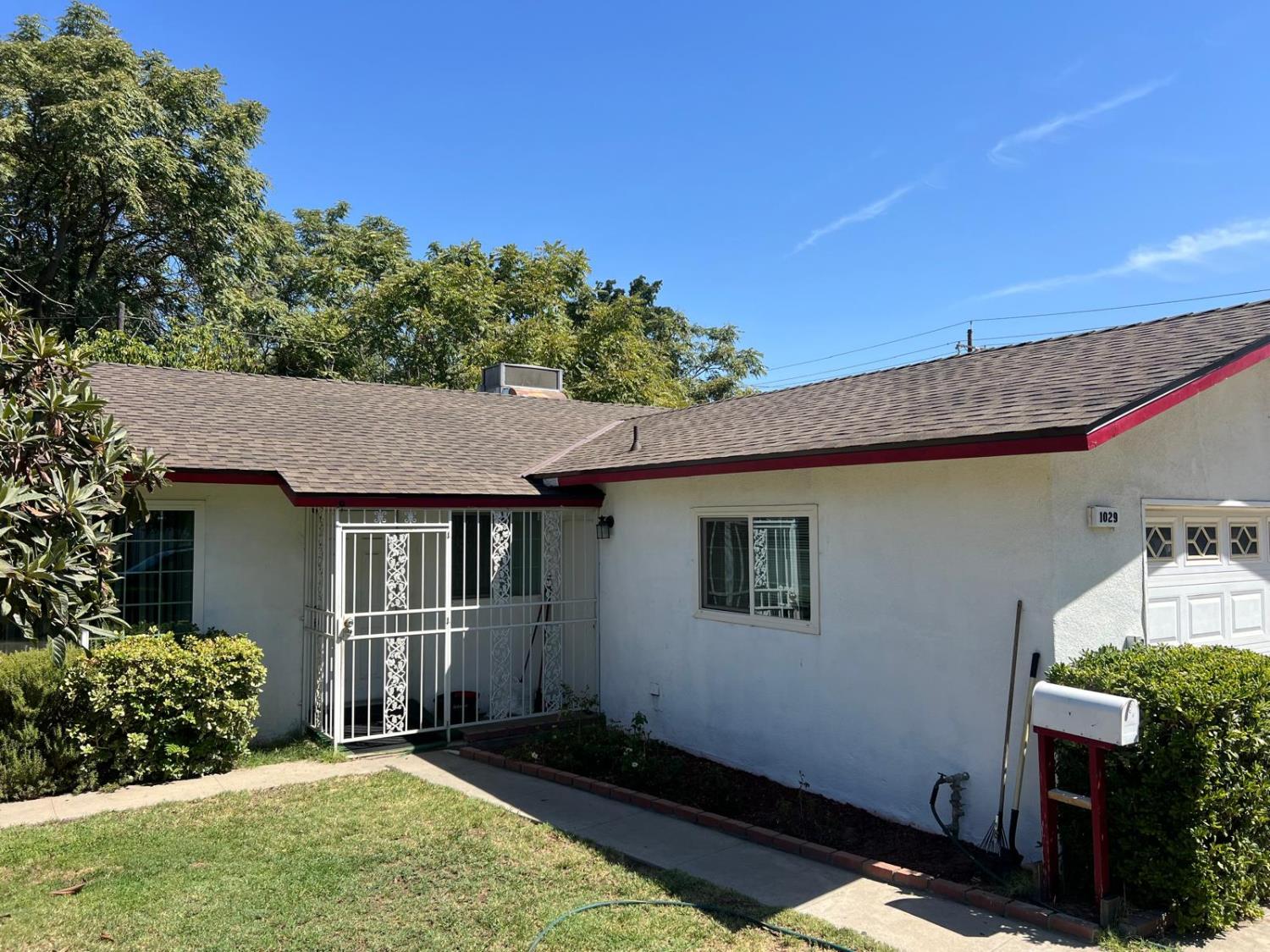 1029 E Cortland Ave, Fresno, CA 93704