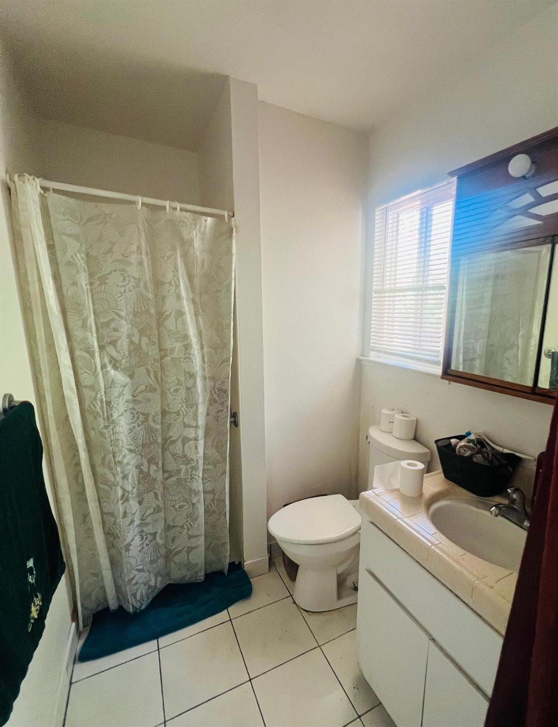 1029 E Cortland Ave, Fresno, CA 93704