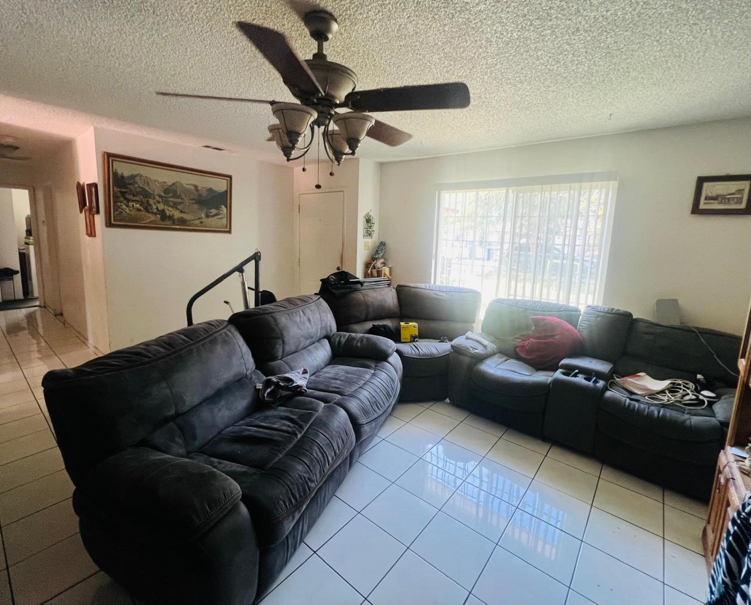 1029 E Cortland Ave, Fresno, CA 93704