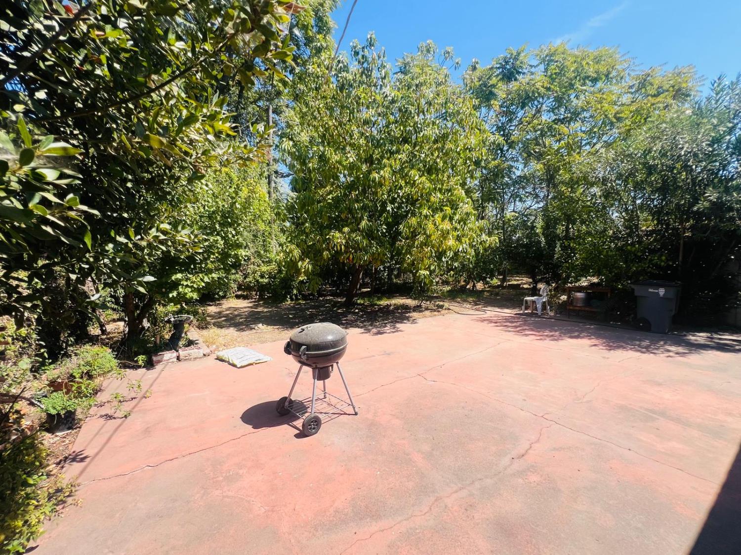 1029 E Cortland Ave, Fresno, CA 93704
