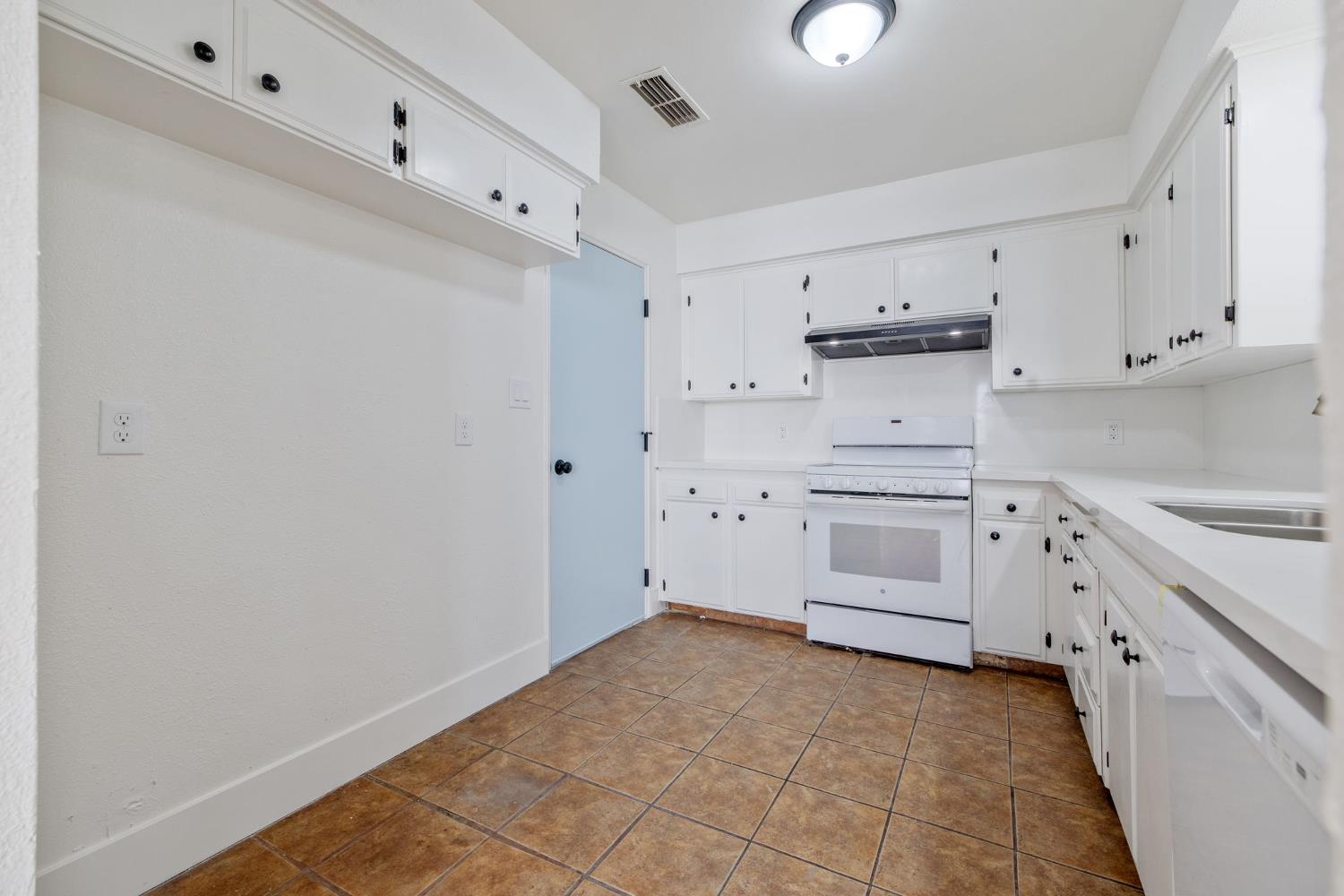 5451 W Santa Ana Ave, Fresno, CA 93722