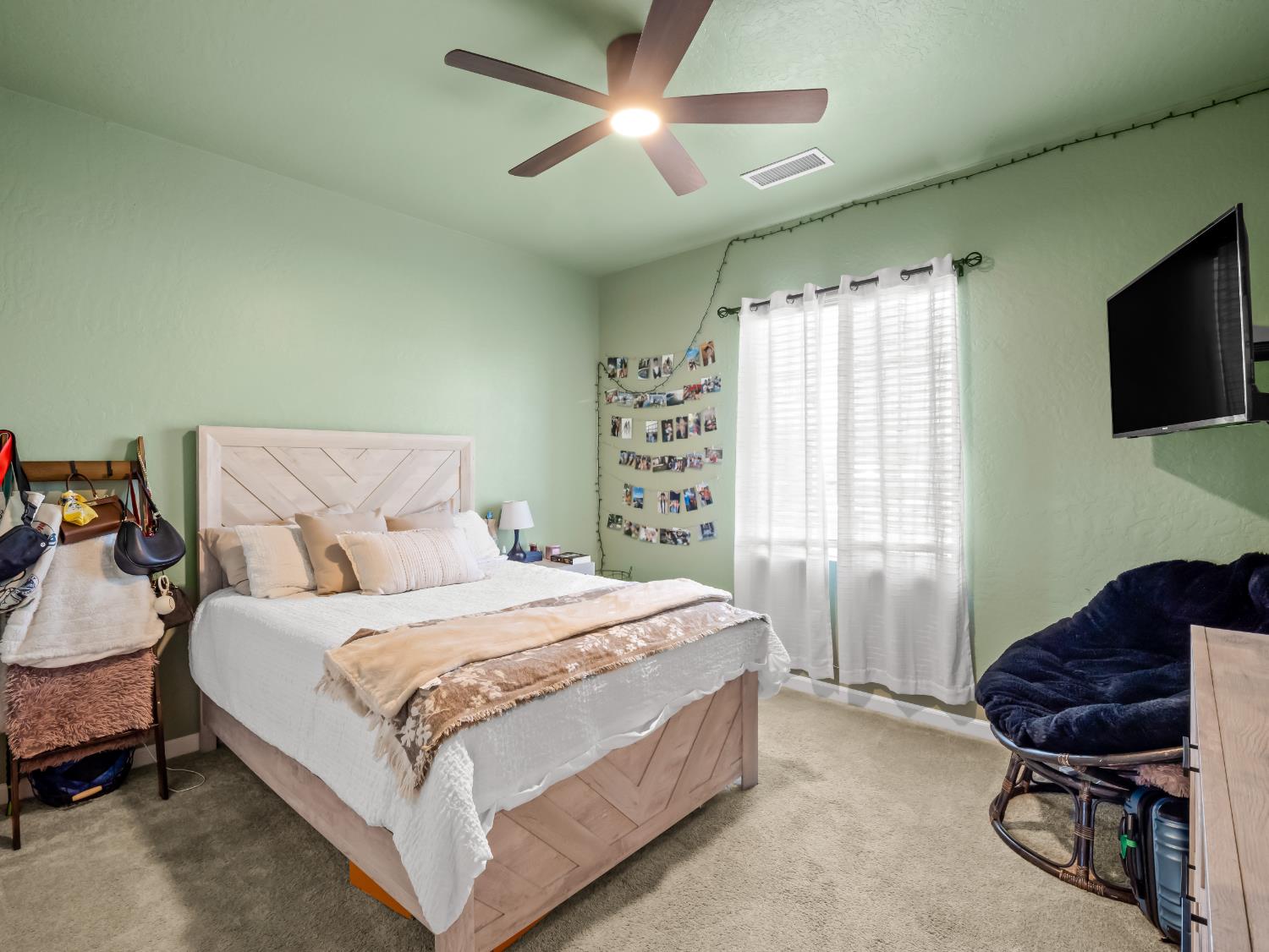 2430 N Cypress Ave, Fresno, CA 93727