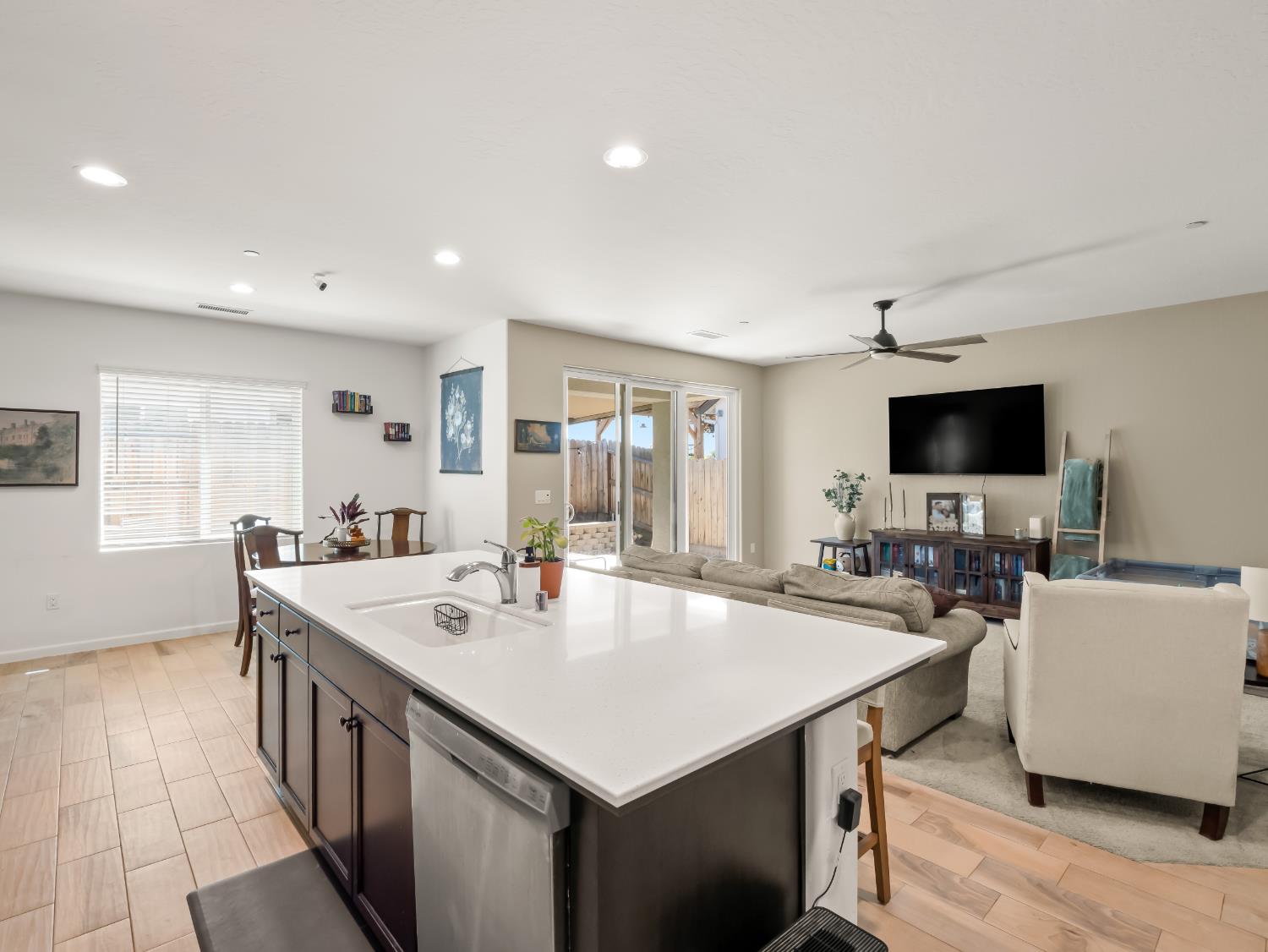 2430 N Cypress Ave, Fresno, CA 93727