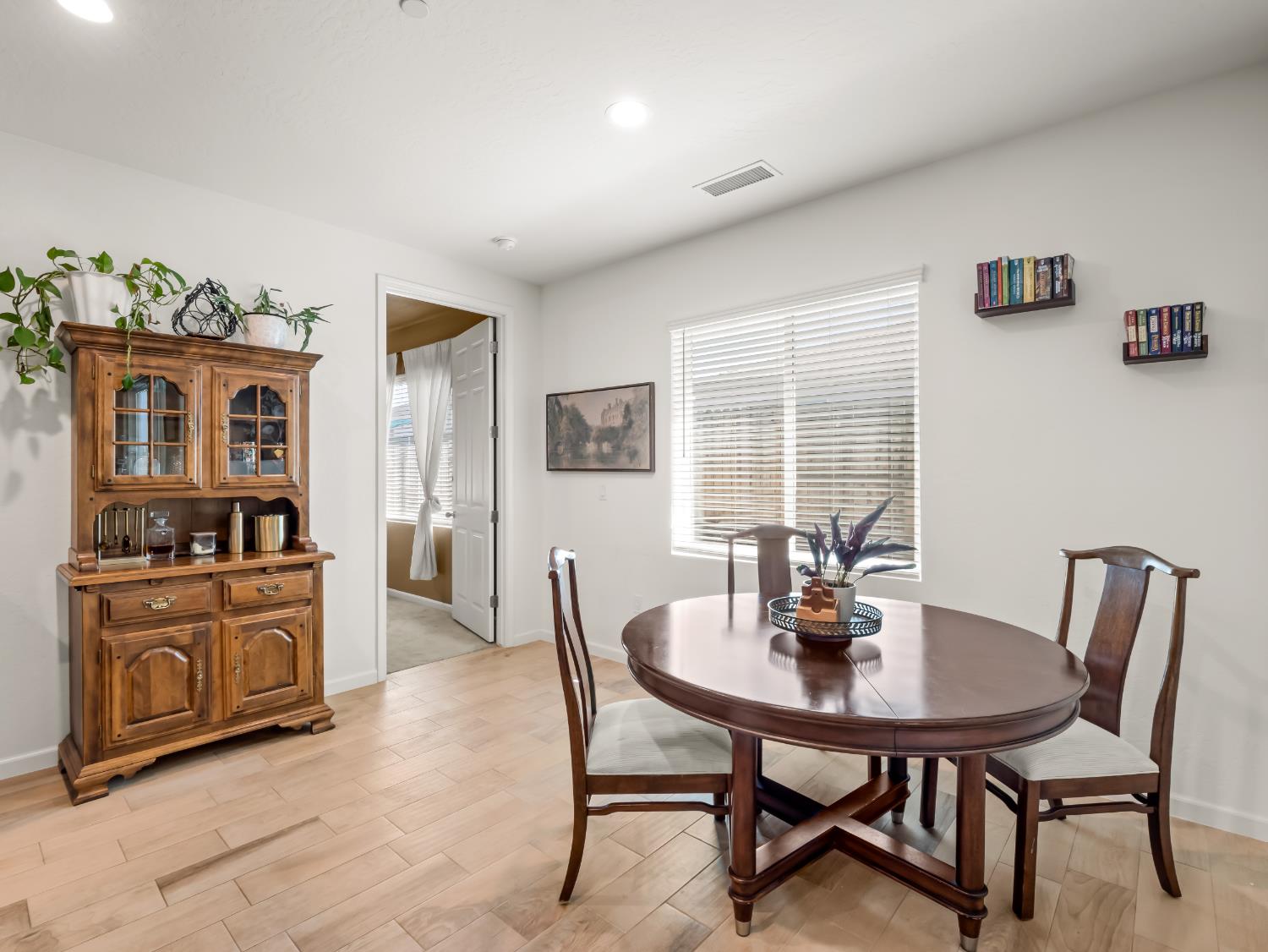 2430 N Cypress Ave, Fresno, CA 93727