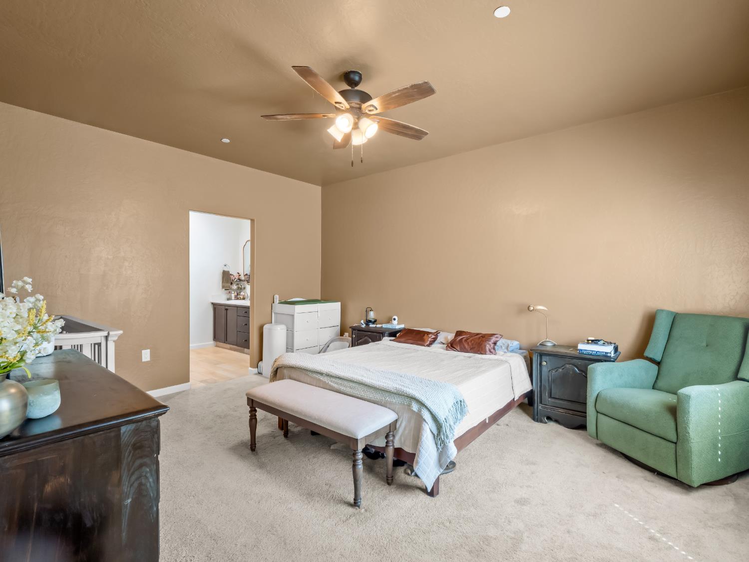 2430 N Cypress Ave, Fresno, CA 93727
