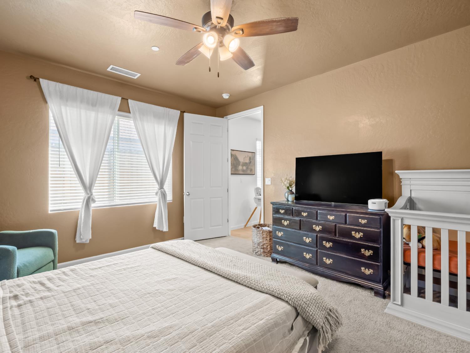 2430 N Cypress Ave, Fresno, CA 93727