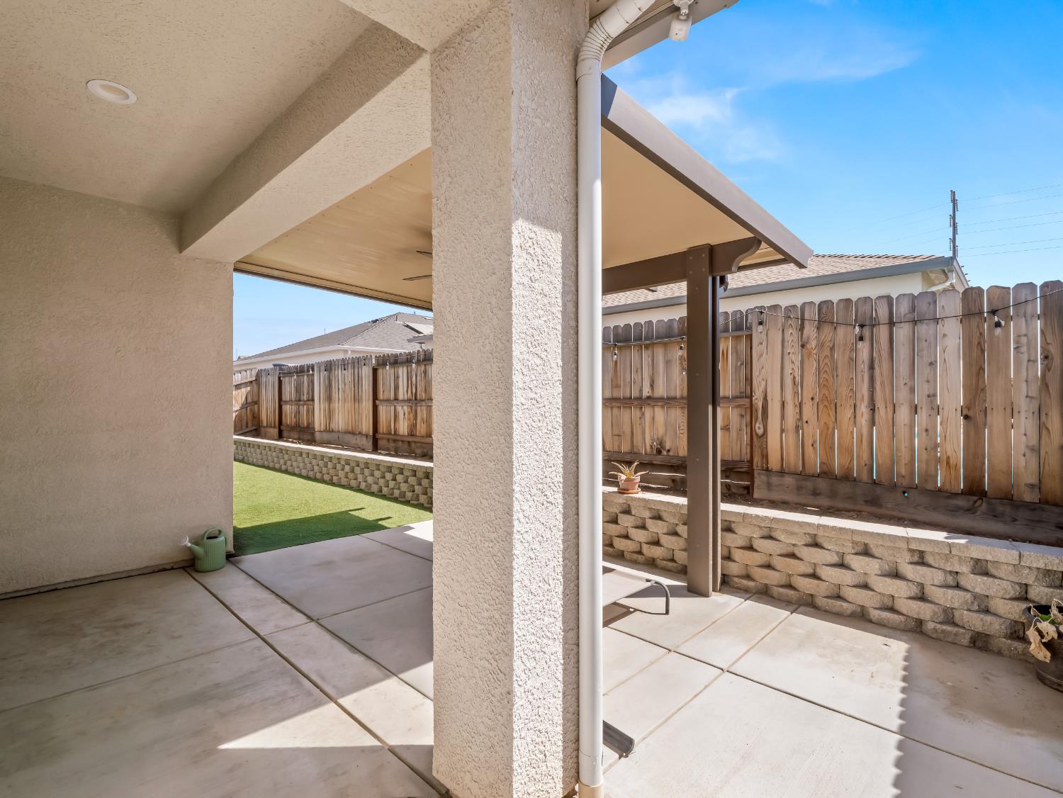 2430 N Cypress Ave, Fresno, CA 93727