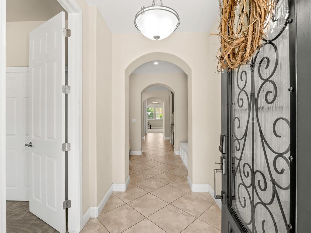 1229 E Via Roma Dr, Fresno, CA 93730