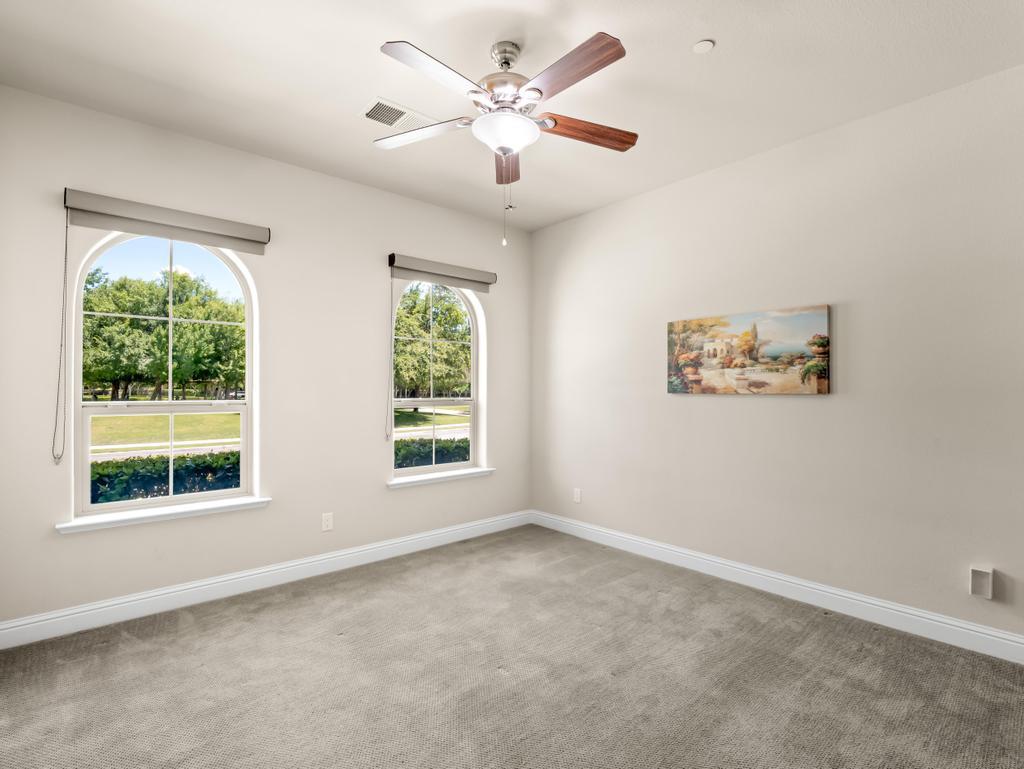 1229 E Via Roma Dr, Fresno, CA 93730
