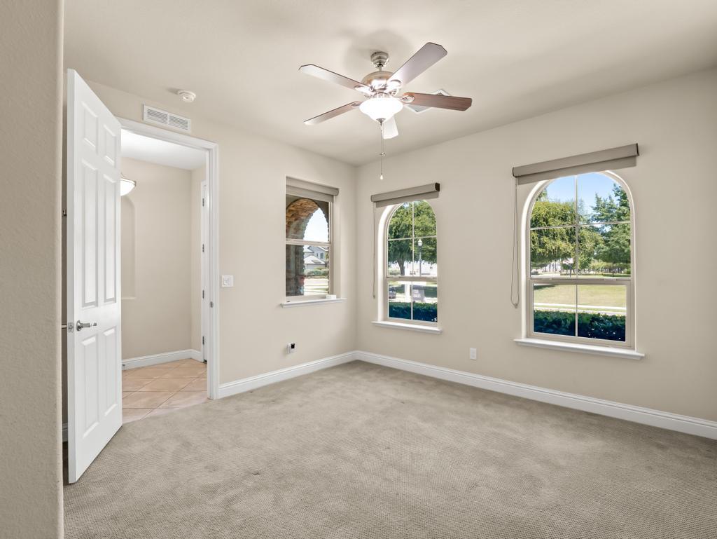 1229 E Via Roma Dr, Fresno, CA 93730