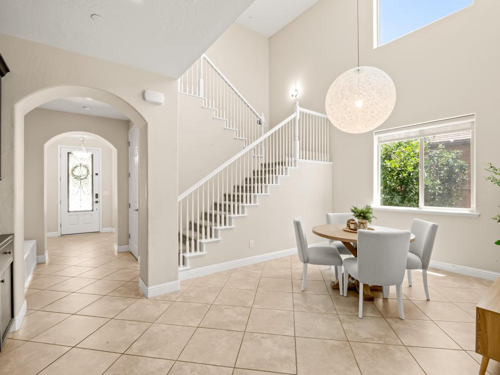 1229 E Via Roma Dr, Fresno, CA 93730