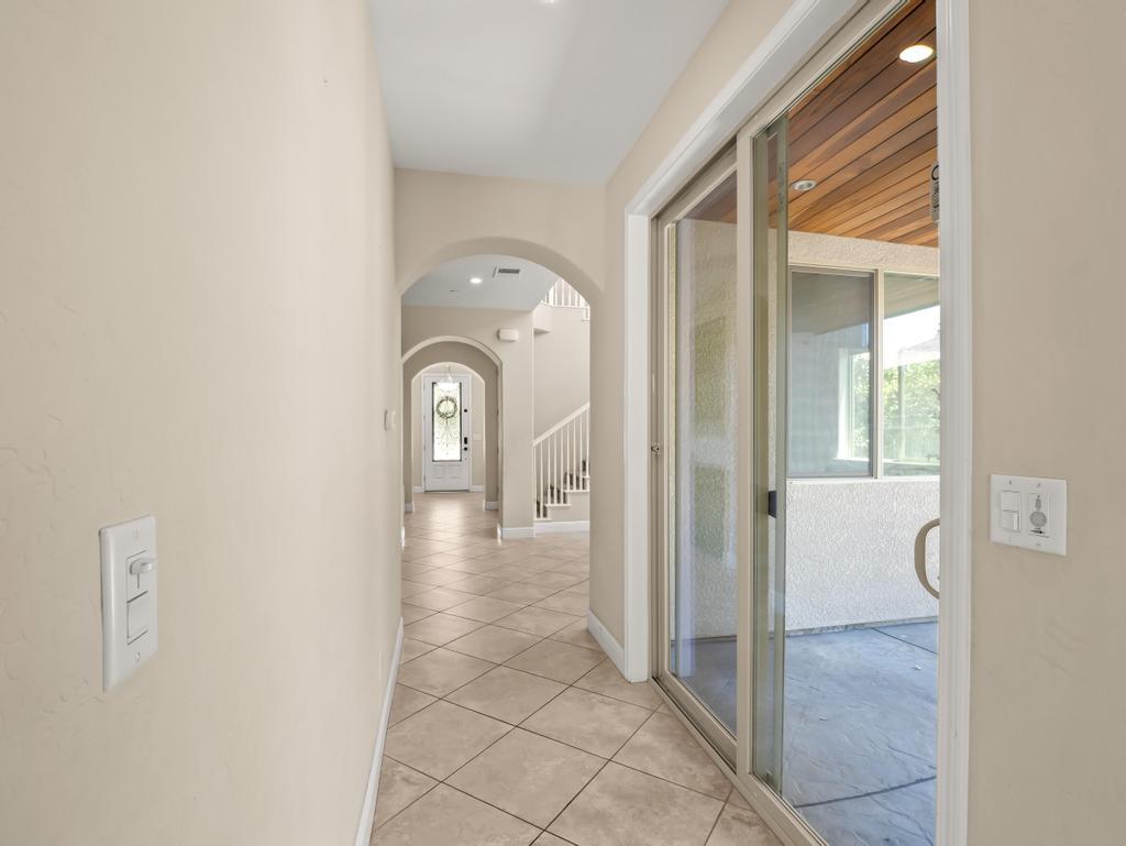 1229 E Via Roma Dr, Fresno, CA 93730