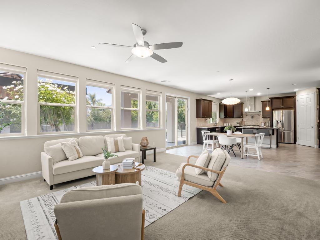 1229 E Via Roma Dr, Fresno, CA 93730
