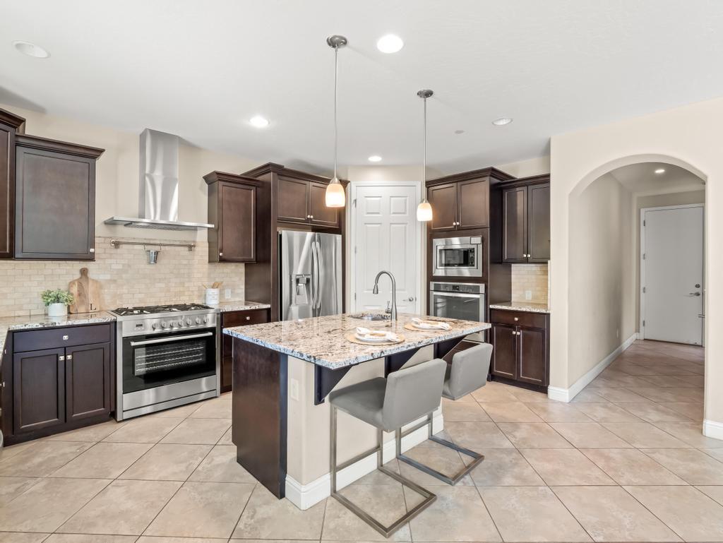 1229 E Via Roma Dr, Fresno, CA 93730