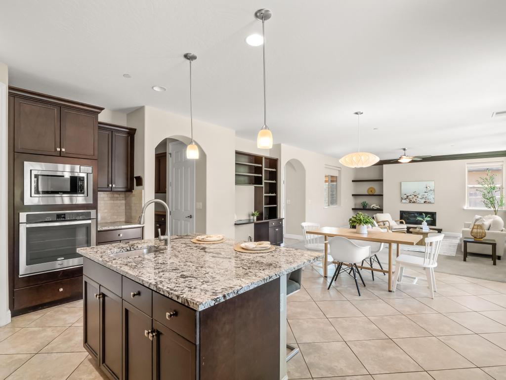 1229 E Via Roma Dr, Fresno, CA 93730