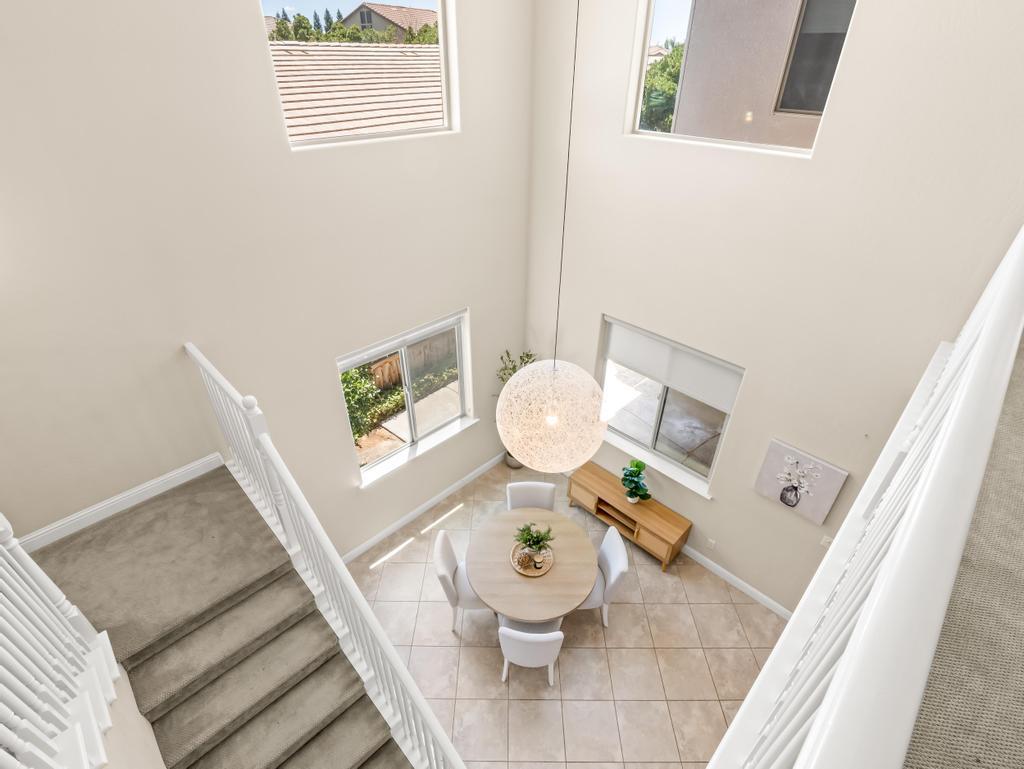 1229 E Via Roma Dr, Fresno, CA 93730