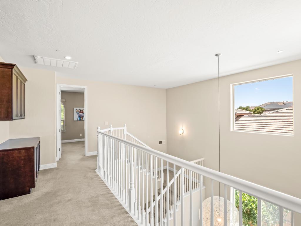 1229 E Via Roma Dr, Fresno, CA 93730
