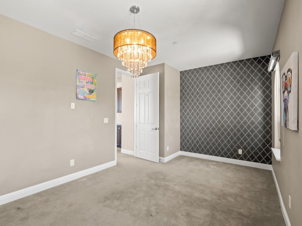 1229 E Via Roma Dr, Fresno, CA 93730