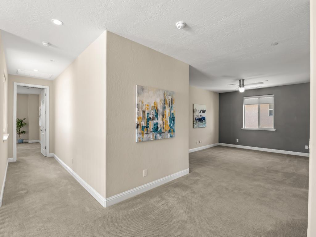 1229 E Via Roma Dr, Fresno, CA 93730