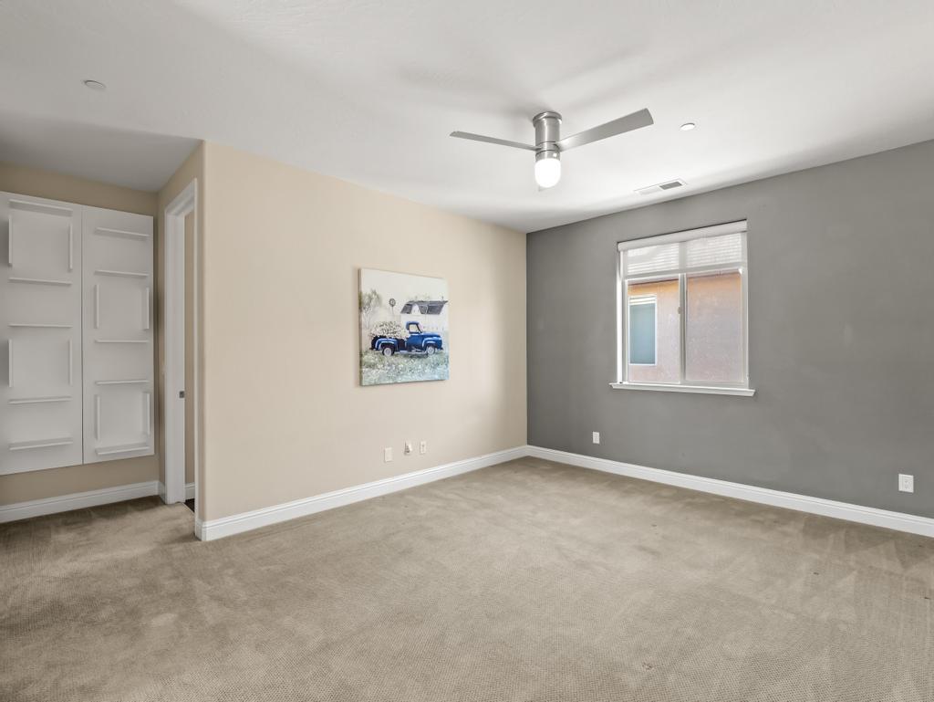 1229 E Via Roma Dr, Fresno, CA 93730