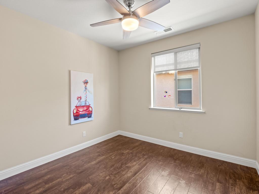 1229 E Via Roma Dr, Fresno, CA 93730