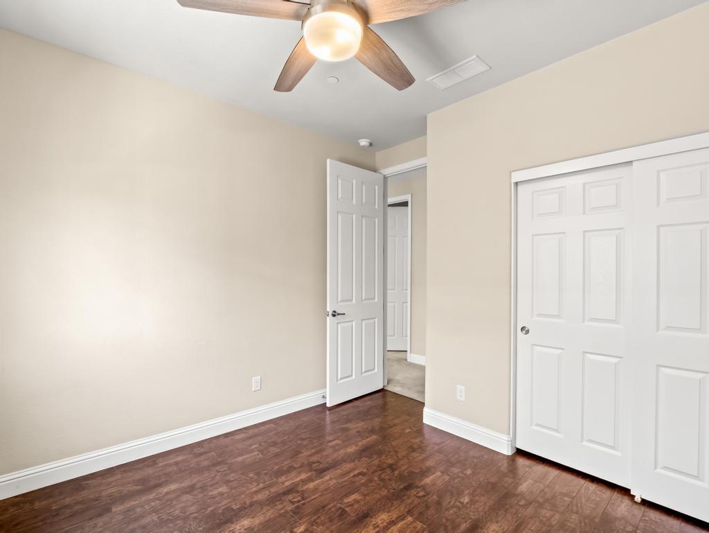 1229 E Via Roma Dr, Fresno, CA 93730