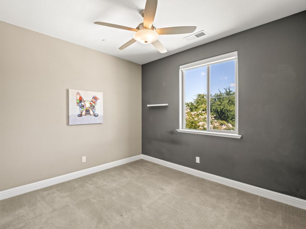 1229 E Via Roma Dr, Fresno, CA 93730