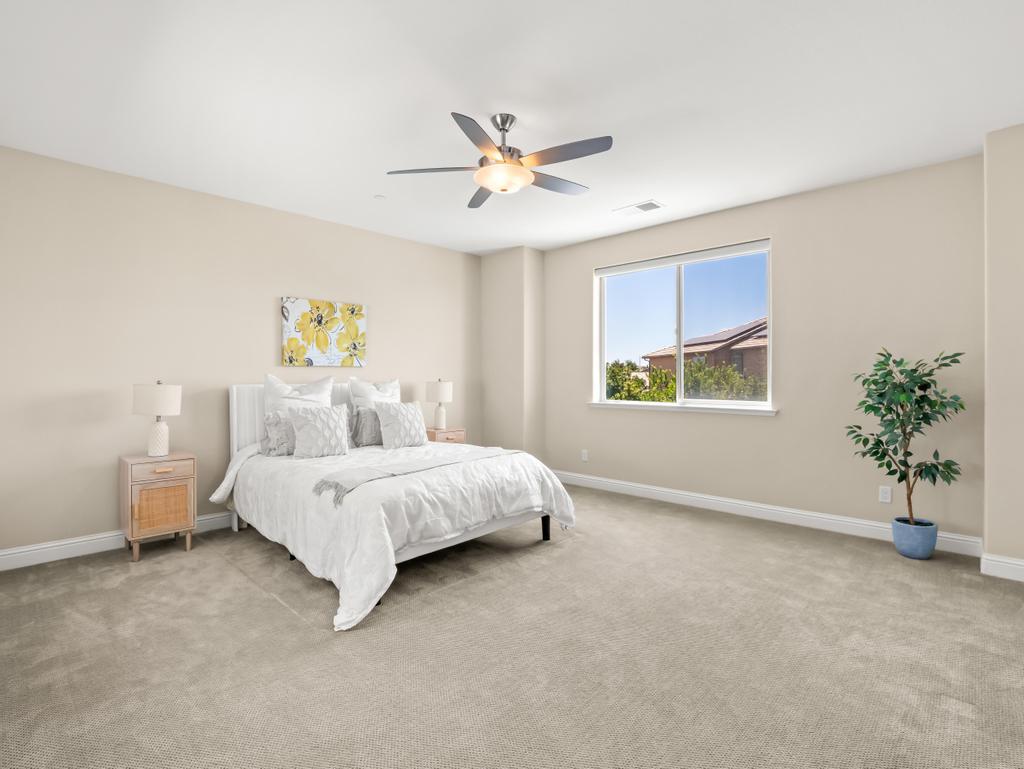 1229 E Via Roma Dr, Fresno, CA 93730