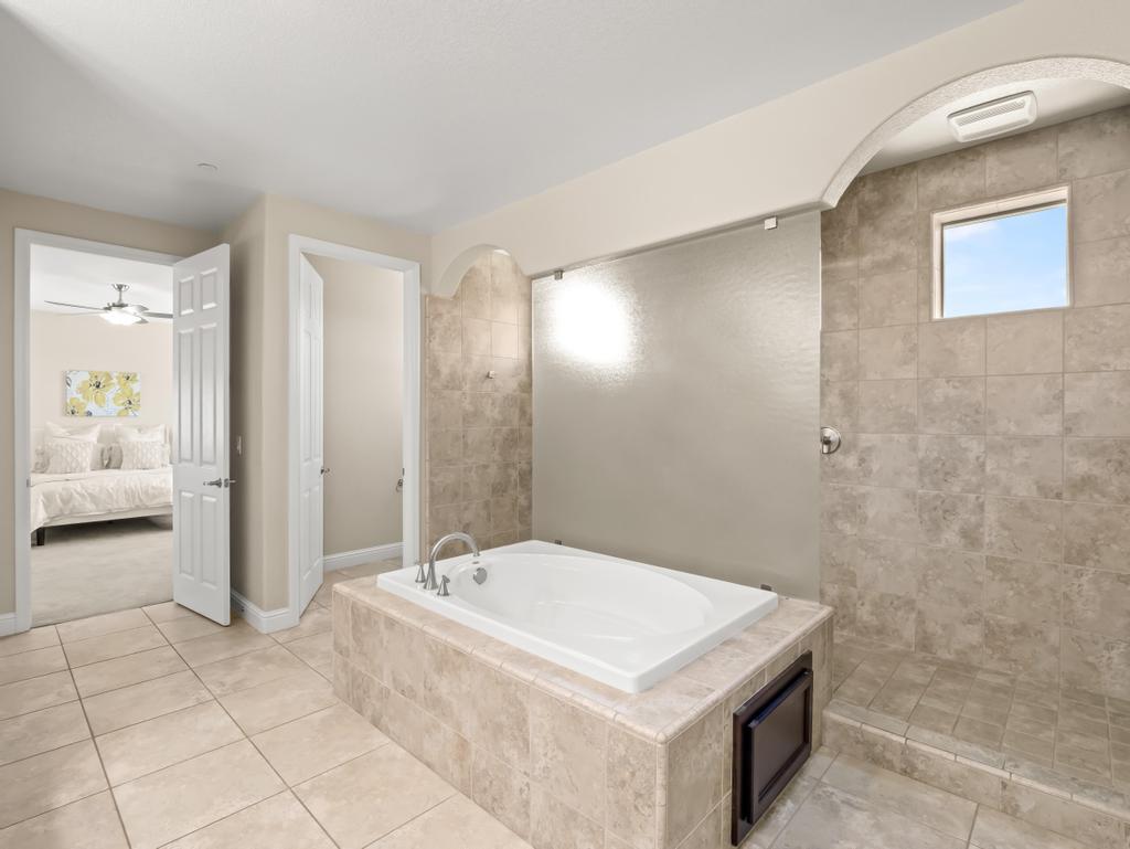 1229 E Via Roma Dr, Fresno, CA 93730