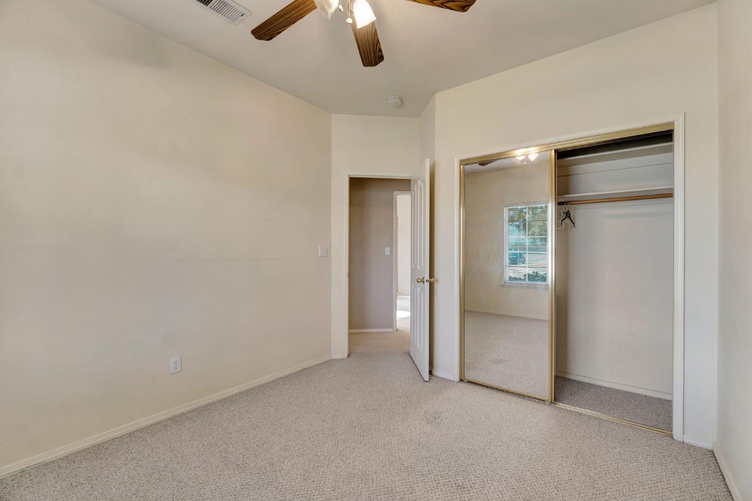 977 Meadow View Rd, Hanford, CA 93230