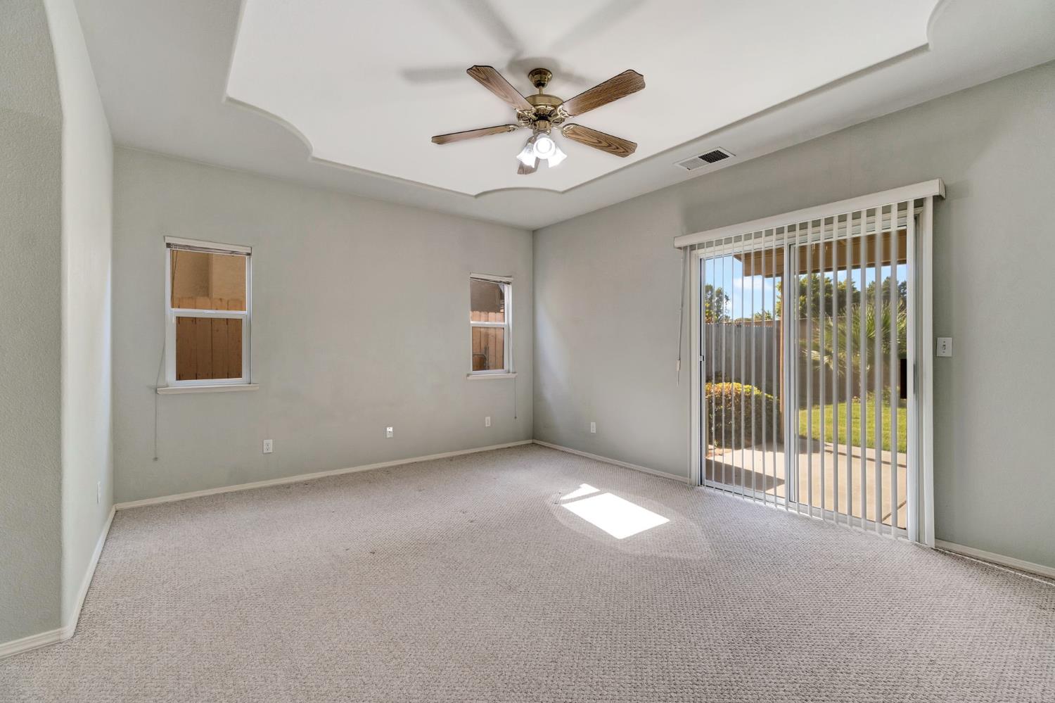 977 Meadow View Rd, Hanford, CA 93230
